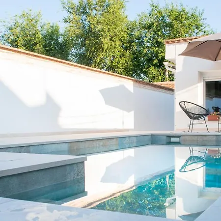 Holiday home Acogedora Casa De Invitados Con Piscina Compartida *